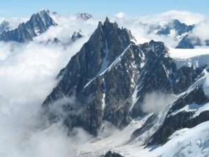 L’Aiguille du Midi (c) CC BY-SA 3.0, Martin Janner, Wikimedia Commons