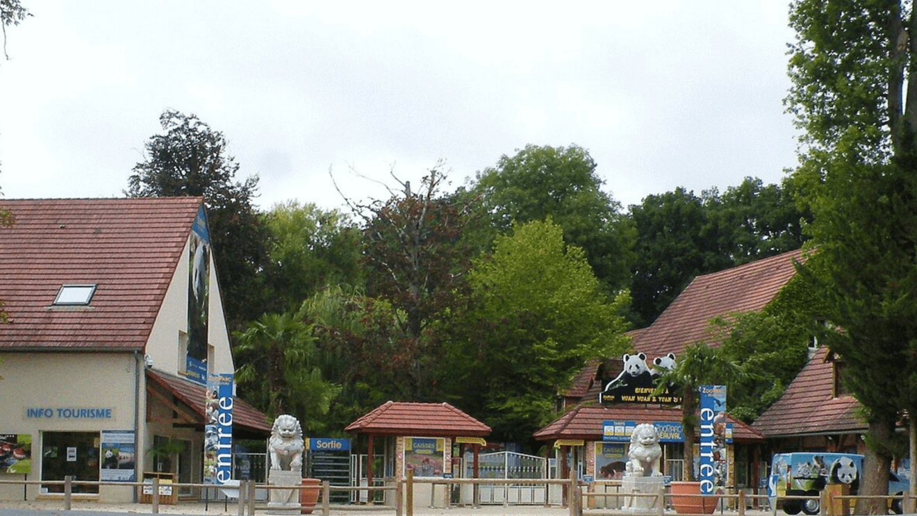 Lo ZooParc di Beauval, dove avrebbero dovuto essere trasferiti i delfini del Marineland di Antibes; Le ZooParc de Beauval, où les dauphins du Marineland d'Antibes auraient dû être transférés (c) CC BY-SA 3.0, Chatsam, Wikimedia Commons
