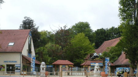 Lo ZooParc di Beauval, dove avrebbero dovuto essere trasferiti i delfini del Marineland di Antibes; Le ZooParc de Beauval, où les dauphins du Marineland d'Antibes auraient dû être transférés (c) CC BY-SA 3.0, Chatsam, Wikimedia Commons