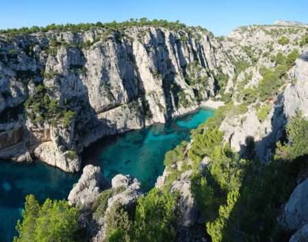 Il Calanco d’En-Veu, uno dei Calanchi di Marsiglia, Le Calanque d’En-Veu, l’un des Calanques de Marseille (c) (c) CC BY-SA 4.0, kallerna, Wikimedia Commons