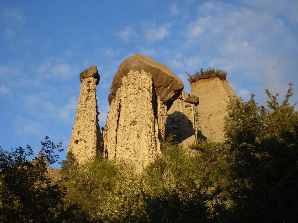 La vista attorno al Lago di Serre-Ponçon (c) Public domain, Gusti, Wikimedia Commons
