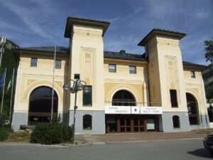 Palazzo delle Feste a Bardonecchia (c) CC0 Public Domain K.Weise Wikimedia Commons