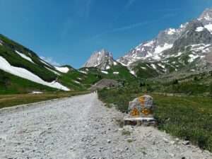 Sur le chemin du lac Combal, Courmayeur, tour du Mont Blanc (c) CC BY SA 4 0 Rémih Wikimedia Commons