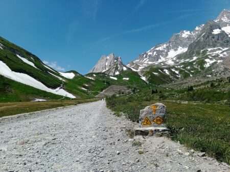 Sur le chemin du lac Combal, Courmayeur, tour du Mont Blanc (c) CC BY SA 4 0 Rémih Wikimedia Commons