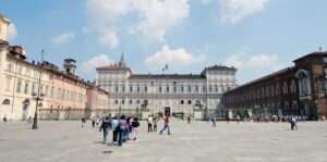 Torino, Piazza Castello in estate (c) CC BY SA 4 0 Chensiyuan Wikimedia Commons