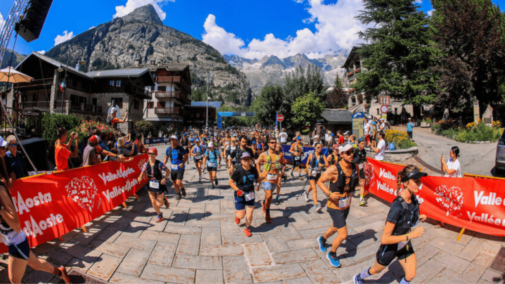 L’UTMB vista da Courmayeur: 4 partenze e il passaggio della gara principale L'UTMB à Courmayeur en 2024 (c) UTMB Nils Charles Oddoux