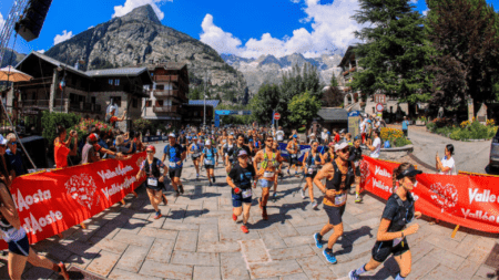 L’UTMB vista da Courmayeur: 4 partenze e il passaggio della gara principale L'UTMB à Courmayeur en 2024 (c) UTMB Nils Charles Oddoux