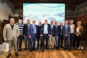 La foto di famiglia al convegno di Introd del 18 settembre 2026 (c) BIM Valle d'Aosta / Paolo Rey