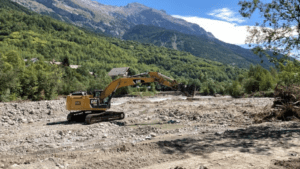 Premiers travaux d'enlèvement des embâcles dans le lit du Gyr (c) Sylvie Roman, Nos Alpes