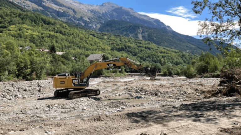 Il nuovo “Appel de Vallouise” come quello del 1977: un punto di svolta per la montagna? Premiers travaux d'enlèvement des embâcles dans le lit du Gyr (c) Sylvie Roman, Nos Alpes