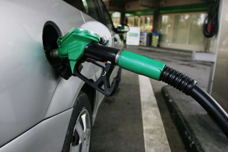 I prezzi di benzina e diesel nelle Nostre Alpi, Les prix de l’essence e du gazole dans Nos Alpes (c) CC BY-SA 2.0 fr, Rama, Wikimedia Commons
