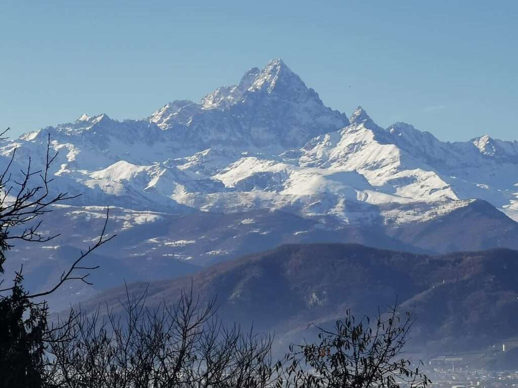 Il Monviso visto da Saluzzo (c) CC BY SA 4 0 Jeanne Griffin Wikimedia Commons