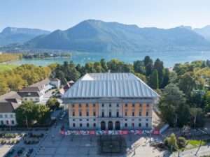 L'Hôtel de Ville d'Annecy, avec les travaux en cours (c) Ville d'Annecy