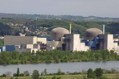 La centrale nucléaire de Saint-Alban en Isère (c) CC BY SA 4_0 Pilat Oueb Wikimedia Commons