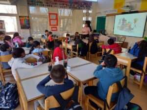 Une classe en France en 2024 (c) CC BY SA 4 0 FramaKa Wikimedia commons