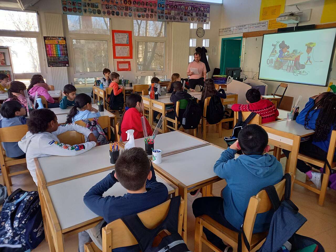 Une classe en France en 2024 (c) CC BY SA 4 0 FramaKa Wikimedia commons