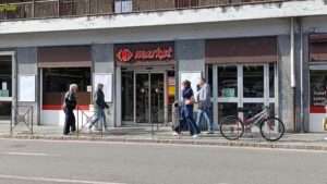 L'ex-Carrefour di Piazza Plouve ad Aosta, in chiusura a ottobre 2026 (c) Nos Alpes Enrico Martial
