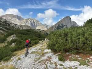 La Ciclovia del Duca, parte del Cammino RivierALP, La piste cyclable du Duc, qui fait partie du Chemin RivierALP (c) RivierALP, Facebook