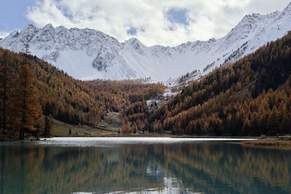 Il lago in autunno (c) CC0, Louis Barret, Wikimedia Commons