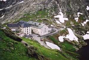L’Ospizio del Gran San Bernardo, L’Hospice du Grand-Saint-Bernard (c) CC BY-SA 3.0, Roland Zumbühl Arlesheim, Wikimedia Commons