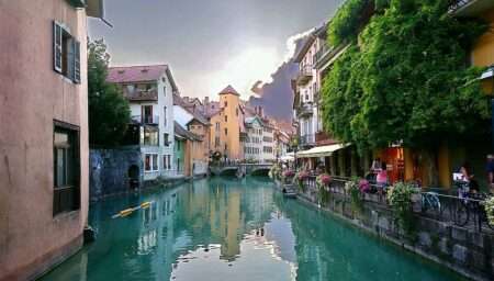 Una passeggiata tra i canali di Annecy, la “Venezia delle Alpi” Annecy, la “Venezia delle Alpi”, Annecy, la « Venise des Alpes » (c) CC BY-SA 3.0, Tiia Monto, Wikimedia Commons