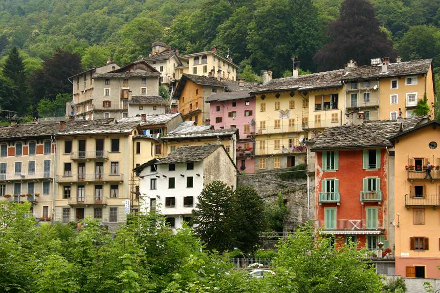 Il borgo (c) CC BY-SA 3.0, Alessandro Vecchi, Wikimedia Commons