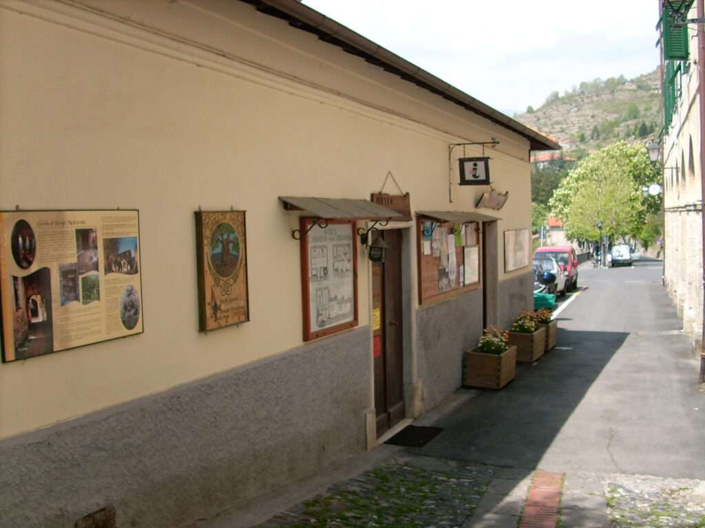 Il Museo etnografico e della stregoneria (c) CC BY-SA 3.0, Davide Papalini, Wikimedia Commons