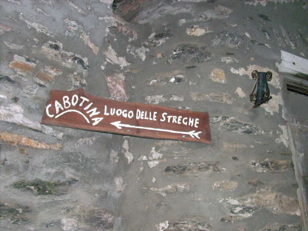 Triora e le streghe (c) CC BY-SA 3.0, Davide Papalini, Wikimedia Commons