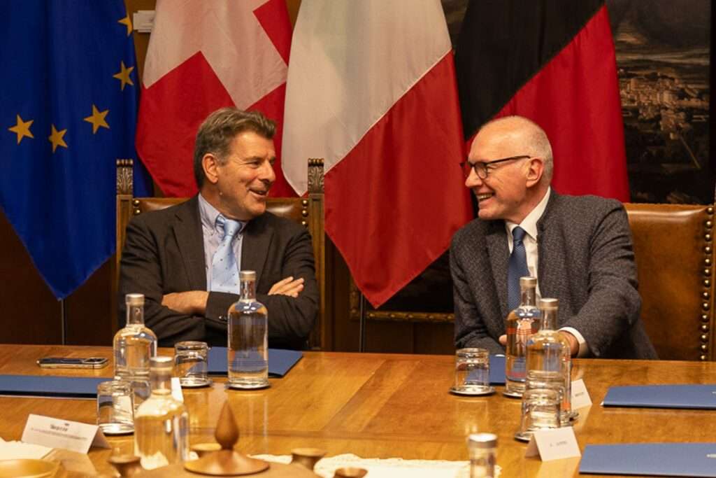 Il presidente della Regione Valle d'Aosta Renzo Testolin e l'ambasciatore svizzero in Italia, Roberto Balzaretti, ad Aosta il 15 ottobre 2026 (c) Regione autonoma Valle d'Aosta