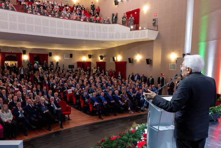 Nice et Lyon : couvre-feu après les violences ; en Italie, débat sur les mineurs et les réseaux sociaux Il presidente della Repubblica italiana a Imperia per l'assemblea delle Province italiane, il 19 ottobre 2026 (c) Presidenza della Repubblica / Paolo Giandotti