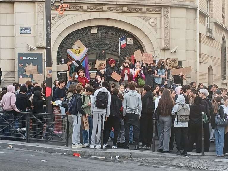 La manifestations au Lycée Jules Ferry à_Paris le 2 octobre 2026. Photo d'archives ( (c) CC 1_0 Universal Public Domain Guallendra Wikimedia Commons
