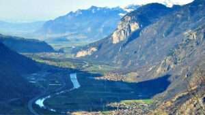 Le Rhône dans le Chablais valaisan (c) CC BY SA 4_0 Sylenius Wikimedia Commons