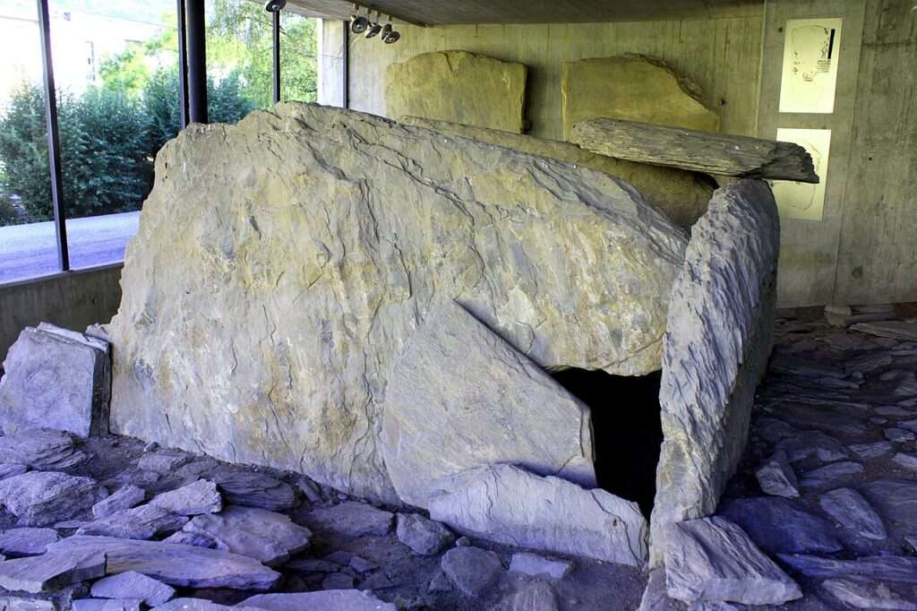 Dolmen du Néolithique récent, Sion (c) Odrade123, Wikimedia Commons, CC BY-SA 3.0