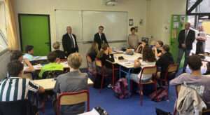 Une image de la rentrée 2026 avec le recteur de l'Académie de Grenoble, dasn une école à Modane, en Savoie, le 2 septembre 2026 (c) Ministère de l'éducation
