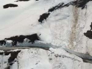 Una valanga su una strada, immagine d'archivio (c) Regione autonoma Valle d'Aosta